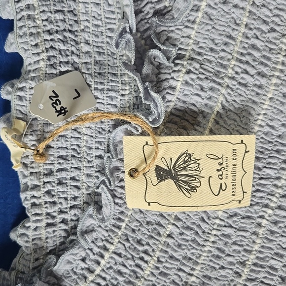 New Easel Smocked Crop Top - Picture 2 of 4